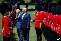 La visita de Estado de dos días del presidente Donald Trump a Gran Bretaña incluye una reunión con la familia real, una cena de Estado y conversaciones con la primera ministra saliente, Theresa May.