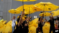 2015年9月28日抗议者举黄雨伞集会纪念“伞运动”一周年