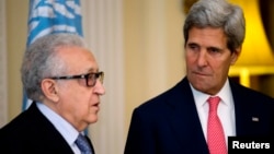 U.N-Arab League envoy for Syria Lakhdar Brahimi (L) speaks next to U.S. Secretary of State John Kerry, after their meeting at Winfield House, the residence of the U.S. Ambassador to Britain, in London, Oc. 14, 2013.