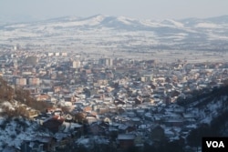 Presevo, Serbia, is covered with snow, and more freezing temperatures are in the forecast, Jan. 19, 2016. (P. Walter Wellman/VOA)