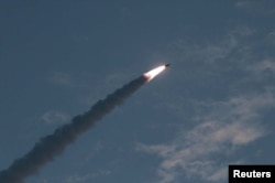북한 관영매체 조선중앙통신이 공개했던 KN-23 신형 단거리 탄도미사일을 발사 장면.