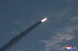 북한이 지난해 7월 호반반도 일대에서 KN-23 신형 단거리 탄도미사일을 발사하는 장면을 북한 관영 '조선중앙통신'이 공개했다.