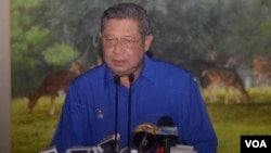 Ketua Majelis Tinggi Partai Demokrat, Susilo Bambang Yudhoyono hari Jumat (8/2) mengambil alih kepemimpinan partai setelah Ketua Umum PD, Anas Urbaningrum diumumkan sebagai tersangka oleh KPK (foto: VOA/Andylala). 