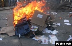 Material electoral para la elección de delegados de la Asamblea Constituyente convocada por el presidente Nicolás Maduro fue destruido por opositores encapuchados. Julio 28 de 2017. Foto: elnacional.com