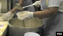 More Greeks Use Soup Kitchens as Economy Worsens