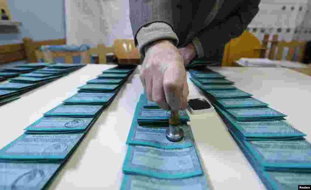 A voting official prepares ballot papers at a polling station in Rome, Feb. 24, 2013. 