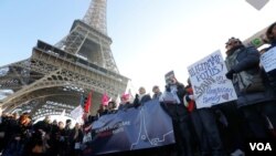 Protesters take part in the Women's March in Paris, France, Jan. 21, 2017. The march formed part of a worldwide day of action following the inauguration of Donald Trump to U.S. President.