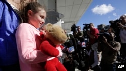 Courtney Gelinas de 10 años estaba en el aeropuerto internacional Fort Lauderdale en Florida a punto de abordar un vuelo de regreso a casa cuando sucedió el tiroteo.