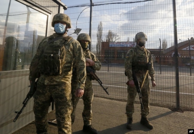 Rusya sınırında Ukrayna askerleri