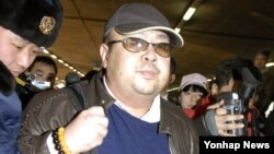 La policía describió la muerte de Kim Jong Nam (fotografiado en el aeropuerto de Beijing en febrero de 2007) como "súbita”.