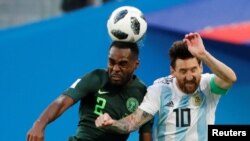 - World Cup - Group D - Nigeria ne Argentina - Saint Petersburg Stadium, Saint Petersburg, Russia - Chikumi 26, 2018 Nigeria- Brian Idowu naLionel Messi weArgentina