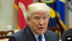 Tổng thống Hoa Kỳ Donald Trump tại Toà Bạch Ốc ở Washington, 24/1/2017.