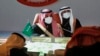 Putra Mahkota Saudi Mohammed bin Salman (kiri tengah) memimpin pertemuan Dewan Kerjasama Teluk (GCC) ke-41, di Al Ula, Arab Saudi, Selasa, 5 Januari 2021.
