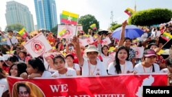 ရန္ကုန္ၿမိဳ႕တြင္ ဒီဇင္ဘာ ၁ ရက္က ျပဳလုပ္ခဲ့သည့္ လူထုေထာက္ခံပြဲ ျမင္ကြင္း။ (ဒီဇင္ဘာ ၁၊ ၂၀၁၉)