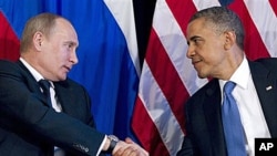 G20 정상회의장에서 양자회담을 가진 블라디미르 푸틴 러시아 대통령(왼쪽)과 바락 오바마 미 대통령.