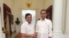 Sekjen Projo (Pro Jokowi) Handoko bersama Jokowi. (Foto: VOA/ dokumentasi pribadi)