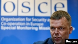 FILE - Alexander Hug, deputy head of the monitoring mission to Ukraine of the Organization for Security and Cooperation in Europe, speaks during a news conference in Kyiv, April 23, 2017. 