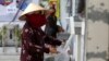 นักธุรกิจเวียดนามทำตู้เอทีเอ็มแจกข้าวสารฟรีในยุคโคโรนาไวรัสระบาด 