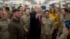 En visita sorpresa a Irak, Trump defiende decisión de retirar tropas de Siria