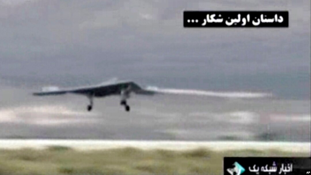 Imagen mostrada por la televisión iraní del drone cuando supuestamente aterrizaba en Afganistán.