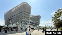 Biblioteca Nacional, una millonaria obra de 54 millones de dólares donada por China, ubicada en el centro histórico de San Salvador, El Salvador. [Fotografía Karla Arévalo / VOA]