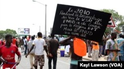 Des manifestants à Lomé, Togo, le 29 novembre 2018. (VOA/Kayi Lawson)