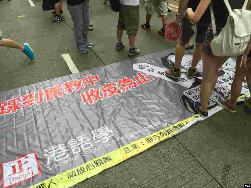 數萬港人參加七一大游行誓言守護香港（美國之音海彥拍攝）