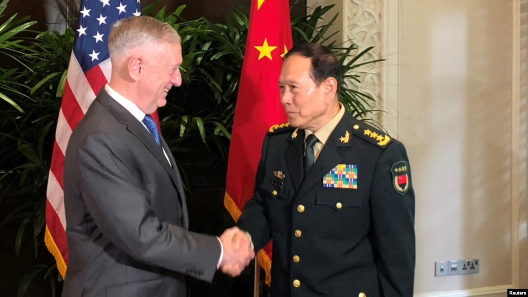  美防长马蒂斯与中国国防部长魏凤和在新加坡举行会晤。 (2018年10月18日) 