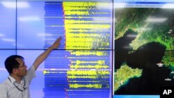 Earthquake and Volcano of the Korea Monitoring Division Director Ryoo Yong-gyu speaks in front of a screen showing seismic waves that were measured in South Korea, in Seoul, South Korea, Sept. 9, 2016. 