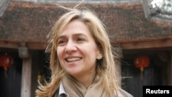 A pesar de que los fiscales no han involucrado a la Infanta Cristina de Borbón en los escándalo de corrupción de su esposo, el juez del caso decidió llamarla a declarar.