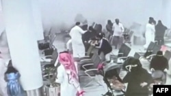 د سعودي عربستان د ابها په نړیوال هوایي ډګر د حوثي یاغیانو د برید څخه وروسته اخیستل شوی انځور. 