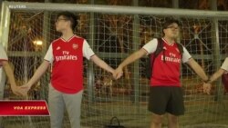 Cổ động viên bóng đá Hong Kong cùng ‘tranh đấu cho tự do’