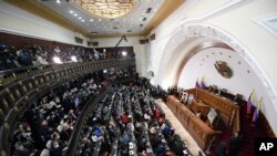 Imagen del pleno de la Asamblea Nacional oficialista, en Caracas, durante la primera sesión del año, el 5 de enero de 2021.