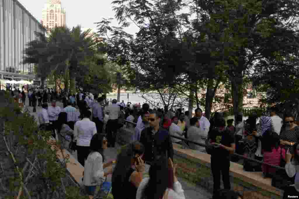 People wait outside after evacuating offices in Dubai Media City following earthquake tremors in Dubai April 16, 2013. A major 7.8 magnitude earthquake struck Iran near the border with Pakistan on Tuesday and tremors were felt in India and Gulf states.&nbsp;