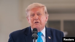 2026년 7월 30일 미국 워싱턴 D.C. 백악관에서 열린 행사 중 도널드 트럼프 미국 대통령이 참전 용사들의 상업용 트럭 운전사 취업을 지원하는 프로그램인 '프리덤 홀러(Freedom Haulers)'에 대해 발표하고 있다.
