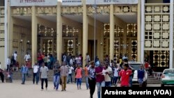 FAC de droit de l'université Marien Ngouabi à Brazzaville, le 20 mars 2012. (VOA/Arsène Severin)