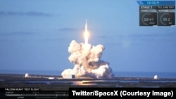 Décollage de Falcon Heavy depuis Cap Canaveral en Floride, Etats-Unis, 6 février 2018. (Twitter/2018)