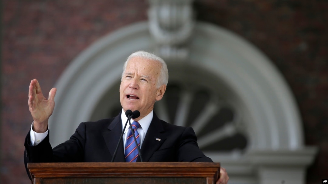 Cựu Phó Tổng thống Joe Biden nói chuyện tại Trường đại học Harvard ở Cambridge, Massachusetts, ngày 24/5/2017.
