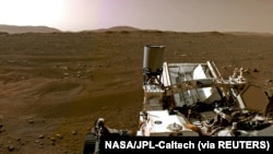 2021年2月20日，美国国家航空航天局（NASA）毅力号火星探测器上的导航摄像机（Navcams）拍摄的一部分全景图显示火星景观。