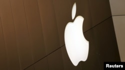 FILE - The Apple logo is seen at the flagship Apple retail store in San Francisco, California, April 27, 2015. 