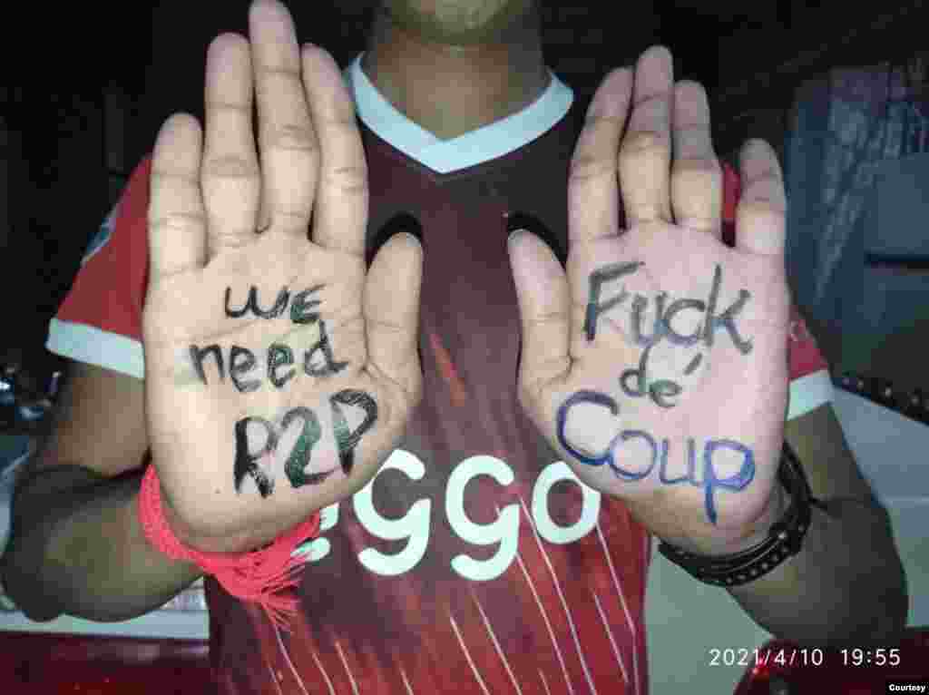 တောင်ကြီးမြို့မှာ ပြုလုပ်ခဲ့တဲ့ စစ်အာဏာရှင်ဆန့်ကျင်ရေး လက်ဝါးသပိတ်။