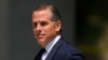 Hunter Biden, putra Presiden AS Joe Biden, pergi meninggalkan gedung pengadilan di Wilmington, Delaware, pada 26 Juli 2023. (Foto: AP/Julio Cortez)