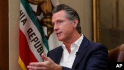 El gobernador de California, Gavin Newsom, durante una entrevista en Sacramento, California, el 8 de octubre de 2019. AP.