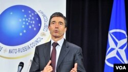 Sekretaris Jenderal NATO Anders Fogh Rasmussen sedang berbicara dalam konferensi NATO-Rusia di Brussel, 4 Desember 2010.