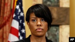 Meya wa Baltimore Stephanie Rawlings-Blake akizungumza na waandishi wa habari huko Baltimore, Mei 1, 2015.