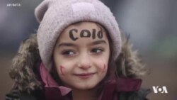 Her Wêneyekî Çîrokek Heye