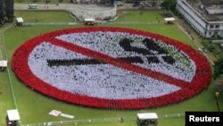 An aerial shot shows tens of thousands of Filipinos form a human no-smoking sign at the Bicol University football field in Legazpi city, Albay province, south of Manila, June 28, 2013. 