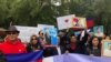 Hun Sen supporters gather in front of the hotel where the prime minister is staying this week, New York, September 28, 2018. (Sok Khemara/VOA Khmer) 