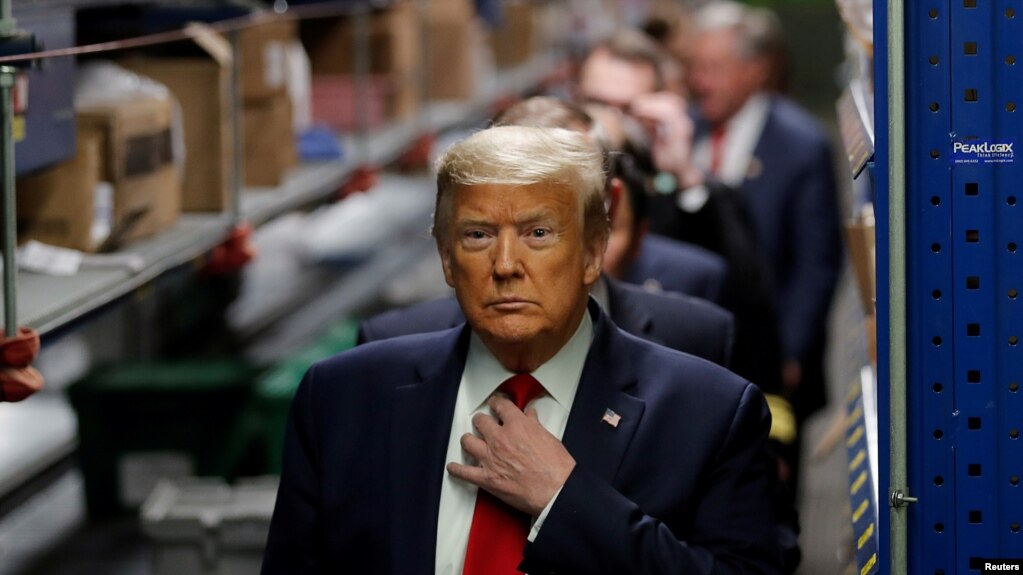 Трамп посетил центр по распределению медицинских масок в Пенсильвании