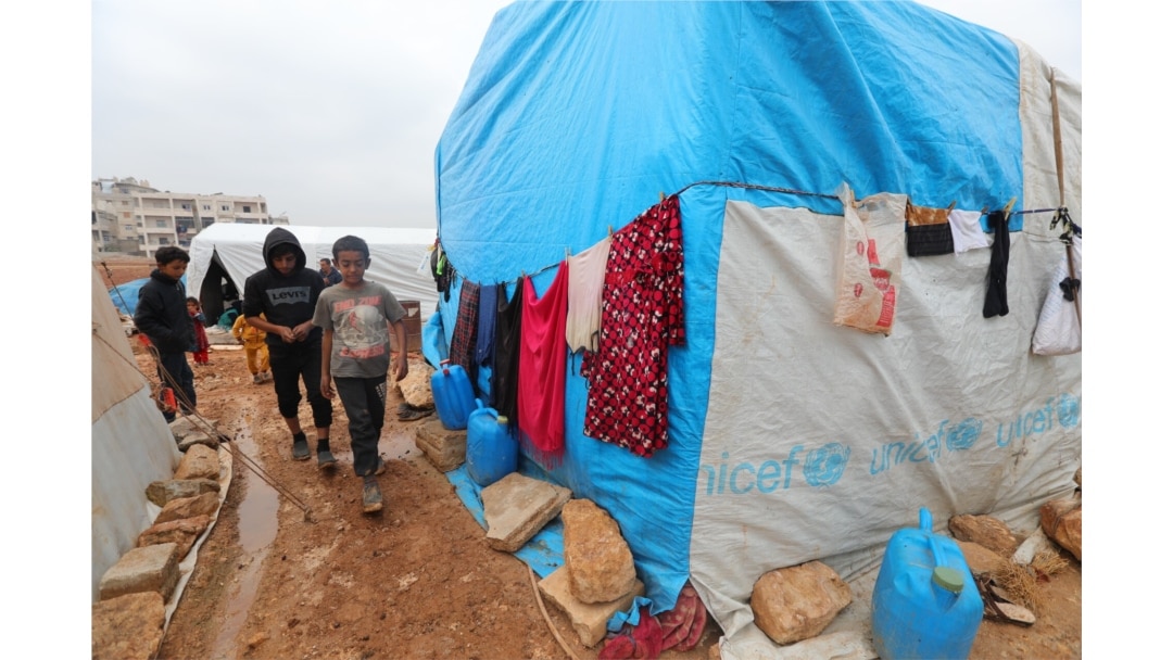 More than a milllion people are displaced in Idlib, Syria, the last opposition stronghold in Syria's 10-year-old civil war. Dec. 1, 2020. (VOA)